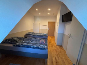 Doppelzimmer mit Bad und TV-18
